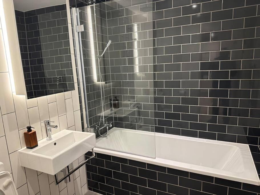 Spacious Modern 1 Bed Apartment. Londres Exterior foto